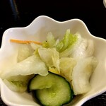 俺の中華たなか家 - サービスおつまみは「柚子入り浅漬け」スッキリ☆爽やか✨美味し^_^d