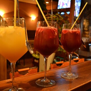 フレーバーが選べるイタリアンソーダ。単品飲み放題もご用意