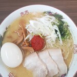 鬼ヤンマ - 真ん中に辛みそのボールが乗ってます！