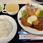 洋風ハンバーグ海老フライカニクリームコロッケ定食