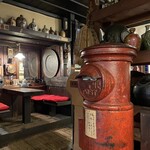 邪宗門 下田店 - 様々な骨董品たちが、独特の雰囲気を作っています