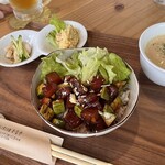 ベジラボ - マグロハワイアンポキ丼（トマト）