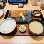 かつはな亭 - 黄金豚のロースかつ定食