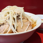 ラーメン二郎 - ラーメン半分＋ＳＫ白ねぎ＋炙