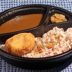 バランス食堂＆カフェ アスショク - コラーゲン入りカレー弁当(コロッケ付き)