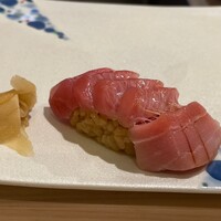 鮨 赤酢 はなやま - 中トロ。