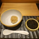 鮨まつもと - キャビアと赤酢のシャリ