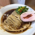 めん処 きよ洲 - 美しく畳まれた細麺がツルツルでコシがあって美味しい！