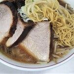 ラーメン専門 つるや - 多めのチャーシューで麺が出てこない