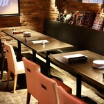 カナヤマ　エイティーズ - 80年代をイメージしたパブの雰囲気