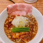 らーめん これこれ - 料理写真:当店おすすめの１杯、厳選した醤油を5種類ブレンドした醤油、魚介スープと合わせ背脂とメインとなるトロトロのソーキが入ったこれこれ（黒しょうゆ）