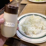 キッチン あずま - テーブルに置いてある
      ご飯によく合うスパイスふりかけを♡