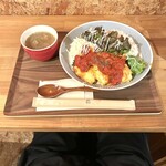 モットコーヒースタンド - 国産鶏むね肉のピカタプレート