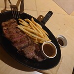 ディキシーダイナー - staffさんがソースを2種類 serveしてくれたのだ♪