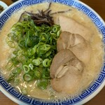 純とんこつ無双 - 今日は大盛ラーメンです。
