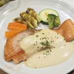 キッチン ブルー グローブ - 銀鮭ポワレのアップ