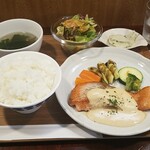 キッチン ブルー グローブ - 銀鮭ポワレ　XO醤とクリームチーズのソース