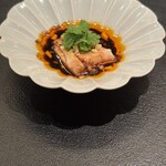 はすのみ - 前菜　蒸し鶏　四川風辛味ソース和え　いわゆるよだれどりなんでしょうけど、次元が違います。まずしっとりしていて本当に舌触りが滑らか。美味すぎる！