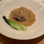 はすのみ - フカヒレと鮑の煮込み　フカヒレってそんなに価値を感じないですが、やはり良いところで食べると食感も良いし、満足感高いですよね。　味のシミ具合も含め唯一無二だと年取って分かります。鮑もやらかいーー