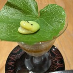 まき村 - カエル模したソラマメ