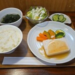 キッチン ブルー グローブ - 白身魚のすり身と海老のテリーヌ　海老のジュ・ソース