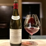 多仁本 - 今はもうないドメーヌかも。クロード・メルシェ。
      そのアロース・コルトン、なんと1976年！
      爽やかなヒレ肉といただきました。
      48年熟成ながら、生きの良さを感じるのはアペラシオンの個性か。感謝感謝！