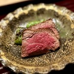 多仁本 - ■北海道和牛のヒレの炭火焼き
      旨味の奥行きはもう一息ですが、その分、柔らかさと香りが素晴らしい。