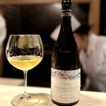 多仁本 - フランソワ・ミクルスキのムルソー・ポリュゾ1er Cru. 2001年。
      もう、恐縮してしまいます(^^)
      23年という充実した年月を過ごしてきた熟成香、蜂蜜やトロピカルな果実に柑橘の酸。完璧です。