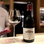 多仁本 - エ・アルローのニュイ・サン・ジョルジュ1er Cru.　キュヴェ・ジョセフ。
      NSGらしい骨格と、しなやかさが共存する素晴らしいワインです！
      必ずしも、魚＝白ではなく、鰹はピノも合うんです。さすが！