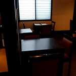 庄内ざっこ - 1階のカウンター席脇の席