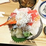 シハチ鮮魚店  - 