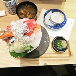 シハチ鮮魚店  - 