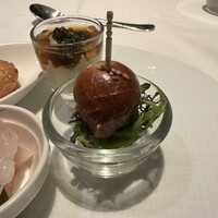 アンフュージョン - アンフュージョン・ミニバーガー、パテドカンパーニュ、トマト、ピクルス