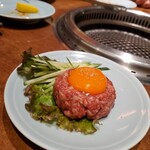 焼肉 静龍苑 - ユッケ