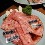 焼肉 静龍苑 - タレ物～山形牛サーロイン、米沢牛リブロース  (卵を付けてすき焼き風に)