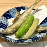 鮨やすぞう。 - 稚鮎のからあげ　ししとう添え