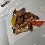 黄鶴 - 牛肉の黒明椒ソース炒め