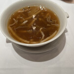 黄鶴 - 三種の具入り醤油味ふかひれスープ