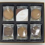 GODIVA - ラングドシャクッキーアソートメント（１８枚入）　2160円（税込）