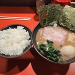 横浜ラーメン 斎藤家 - ラーメン並 味玉 ライス