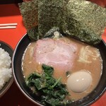 横浜ラーメン 斎藤家 - ラーメン並 味玉