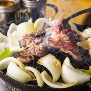 스스키노 명물! 창업 이래 변함없는 특제 소스로 맛보는 생 양고기!