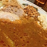 麺屋 真心 - 香るカレースープ表面