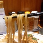 麺屋 真心 - 高粘度のスープが、しっかりと絡む