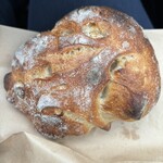 パン・ドゥ・マルシェ - マカダミアナッツのパン