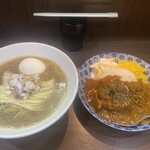 ヌードル＆スパイスカレー 今日の1番 - 朝限定セット ¥1,000-(税込)  ※卵は店主からのサービス(本当にありがとうございます！)