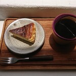 TEEDA - 料理写真:バスクチーズケーキ・有機コーヒー