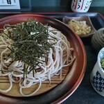 そば切り すず庵 - 料理写真:ざる蕎麦700円、好きな柄の猪口です！