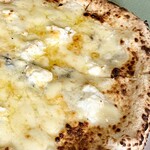 ピッツェリア エ トラットリア スペッソ - クワトロフォルマッジ