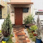 ビストロ スフレ - ️は店前横並びに